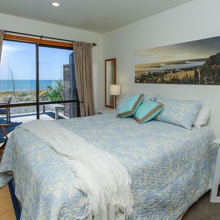 Absolute Beachfront B&B Нейпир Номер фото
